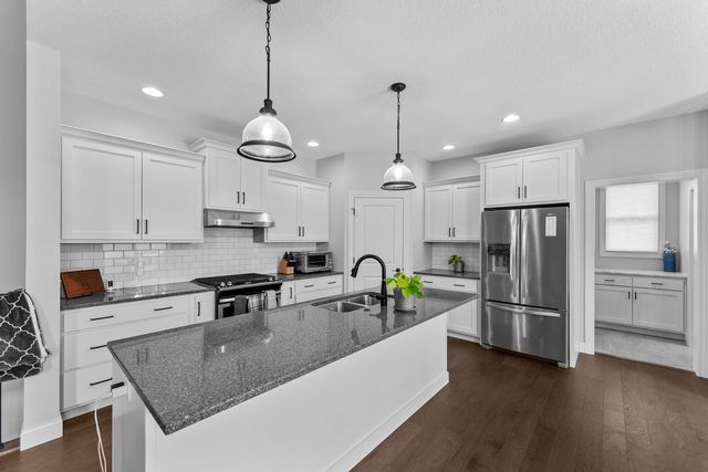 4937 Lakeside Drive, Bettendorf, IA 52722