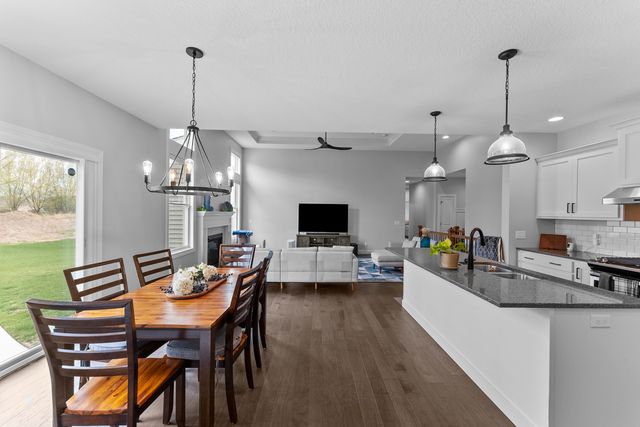 4937 Lakeside Drive, Bettendorf, IA 52722