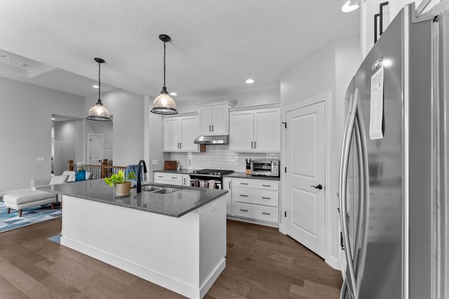 4937 Lakeside Drive, Bettendorf, IA 52722