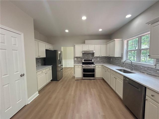 1718 Hampton Chase Circle, Lawrenceville, GA 30043