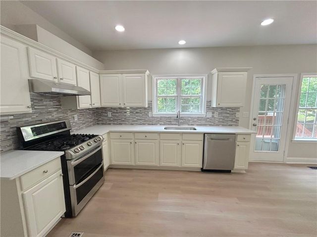 1718 Hampton Chase Circle, Lawrenceville, GA 30043