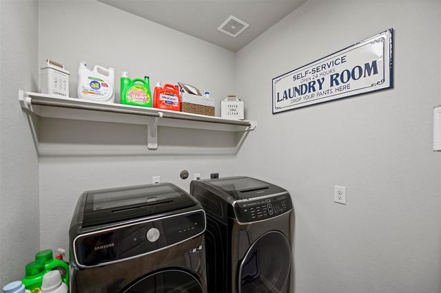 11723 Oakwood Drive, Mont Belvieu, TX 77535