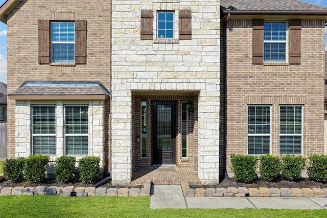 11723 Oakwood Drive, Mont Belvieu, TX 77535