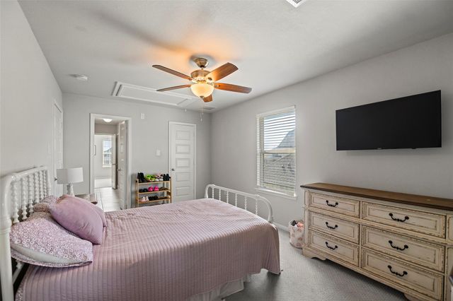 11723 Oakwood Drive, Mont Belvieu, TX 77535