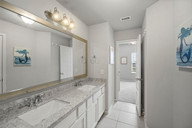 11723 Oakwood Drive, Mont Belvieu, TX 77535