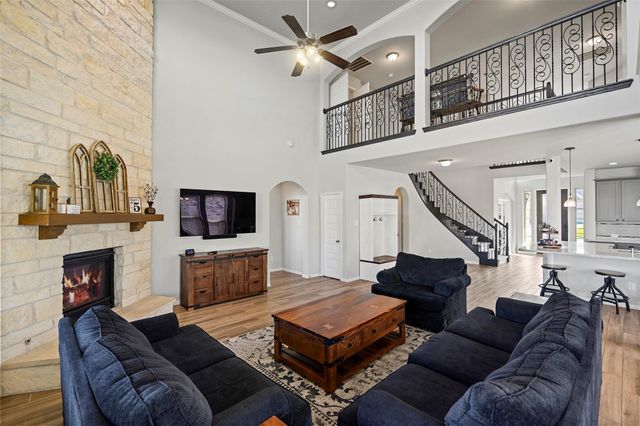 11723 Oakwood Drive, Mont Belvieu, TX 77535