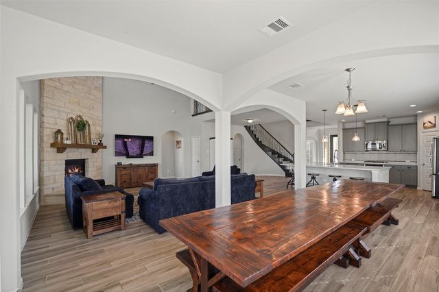 11723 Oakwood Drive, Mont Belvieu, TX 77535