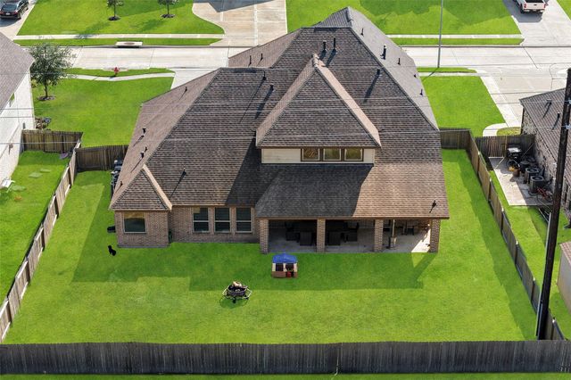 11723 Oakwood Drive, Mont Belvieu, TX 77535