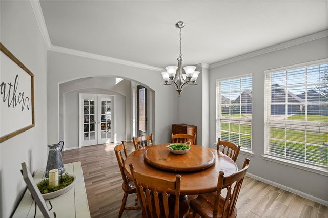 11723 Oakwood Drive, Mont Belvieu, TX 77535