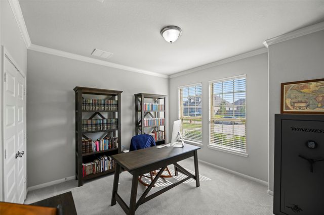 11723 Oakwood Drive, Mont Belvieu, TX 77535