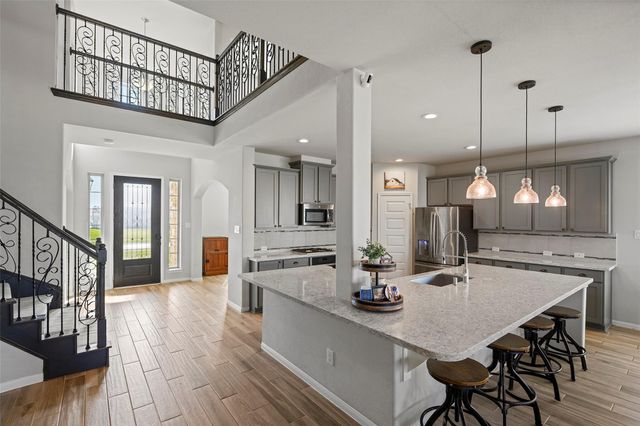 11723 Oakwood Drive, Mont Belvieu, TX 77535