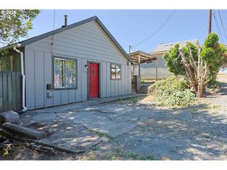 885 E 10TH St, Coquille, OR 97423