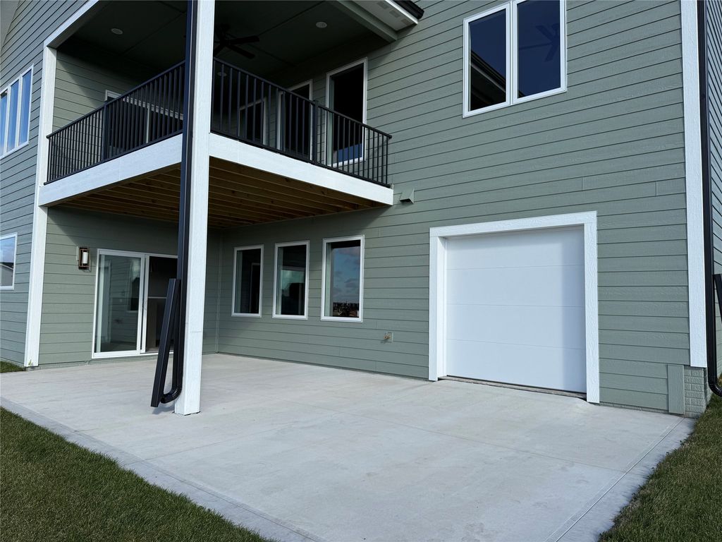 830 NW Sandy Hollow Circle, Waukee, IA 50263