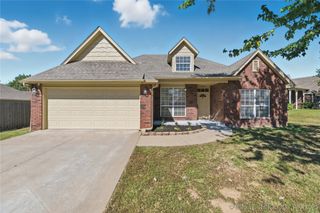 10003 E 97th Place N, Owasso, OK 74055