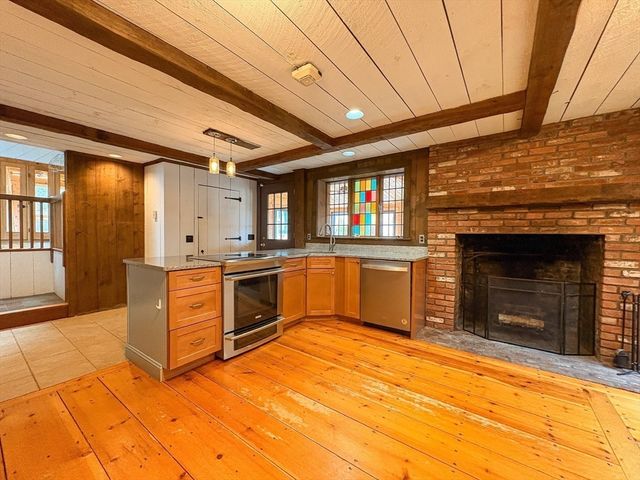 215 Sohier St, Cohasset, MA 02025