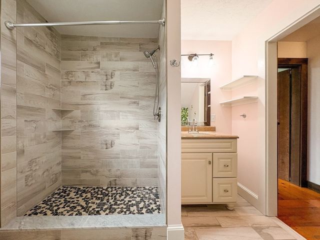215 Sohier St, Cohasset, MA 02025