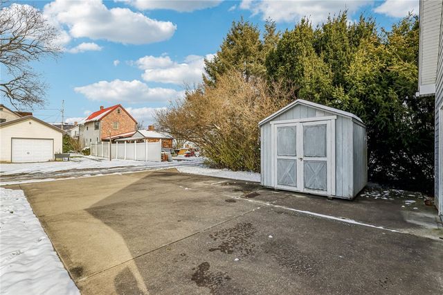 212 Pine Street, Zelienople Boro, PA 16063