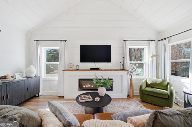 300 Burbano Creekside Landing, Talking Rock, GA 30175