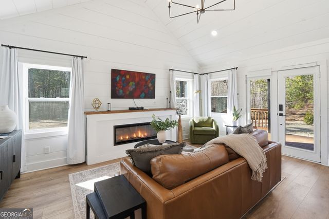 300 Burbano Creekside Landing, Talking Rock, GA 30175