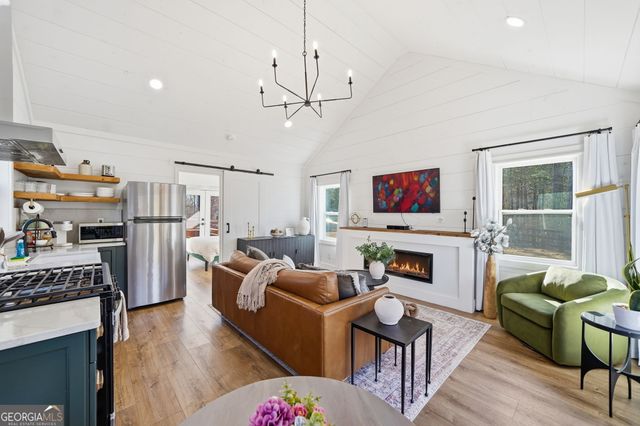 300 Burbano Creekside Landing, Talking Rock, GA 30175