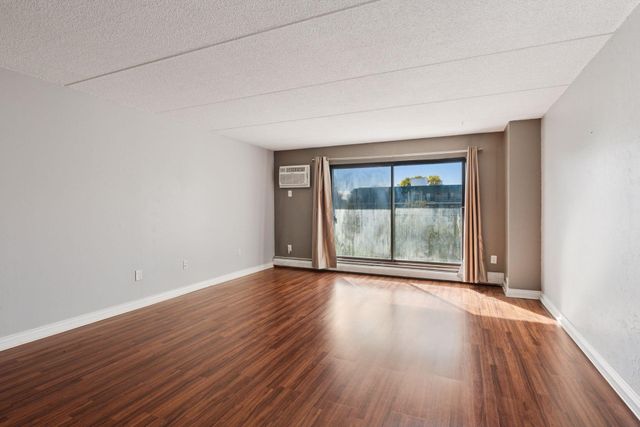 10501 Cedar Lake Road 414, Minnetonka, MN 55305