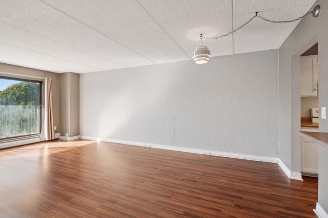 10501 Cedar Lake Road 414, Minnetonka, MN 55305