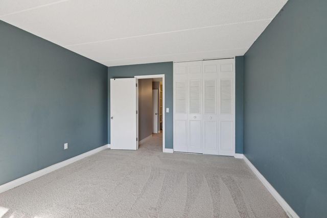 10501 Cedar Lake Road 414, Minnetonka, MN 55305