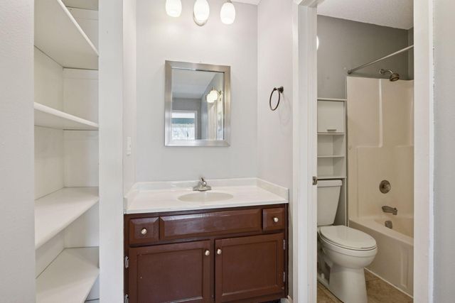 10501 Cedar Lake Road 414, Minnetonka, MN 55305