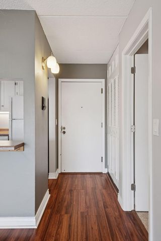 10501 Cedar Lake Road 414, Minnetonka, MN 55305