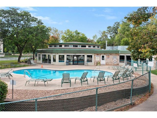 10501 Cedar Lake Road 414, Minnetonka, MN 55305