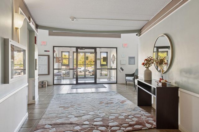 10501 Cedar Lake Road 414, Minnetonka, MN 55305