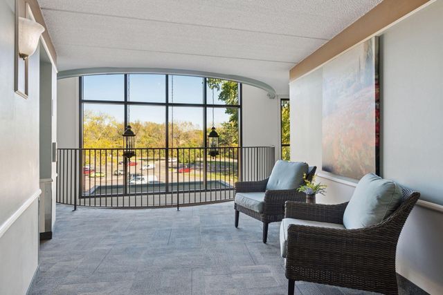 10501 Cedar Lake Road 414, Minnetonka, MN 55305