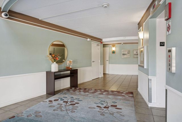 10501 Cedar Lake Road 414, Minnetonka, MN 55305