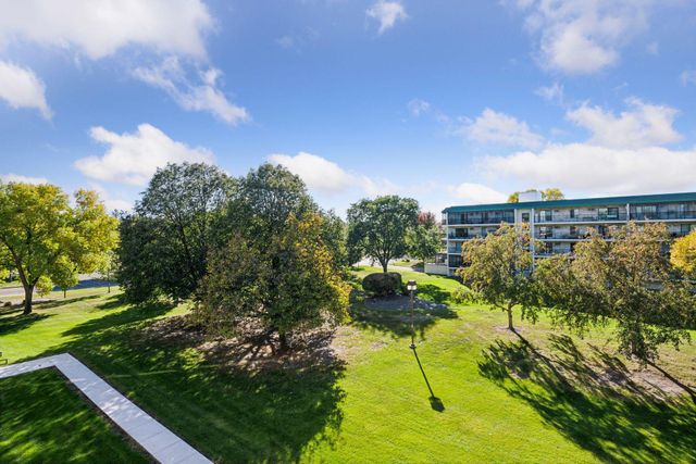 10501 Cedar Lake Road 414, Minnetonka, MN 55305