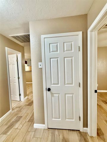 7225 Hummingbird Lane, Texas City, TX 77591