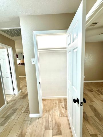 7225 Hummingbird Lane, Texas City, TX 77591