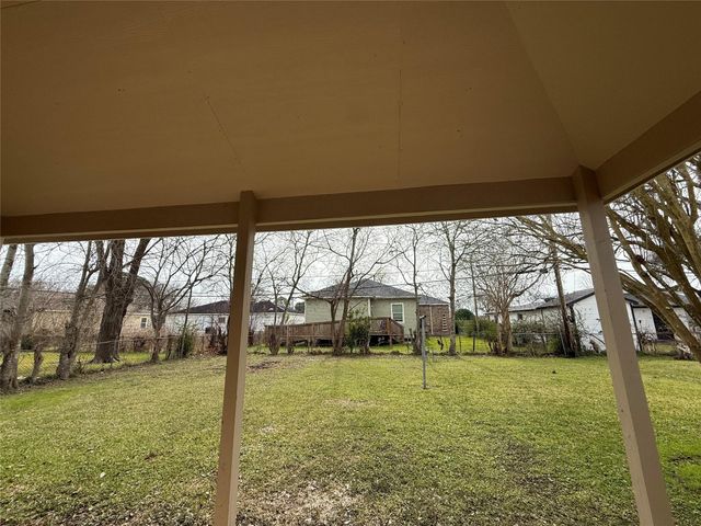 7225 Hummingbird Lane, Texas City, TX 77591