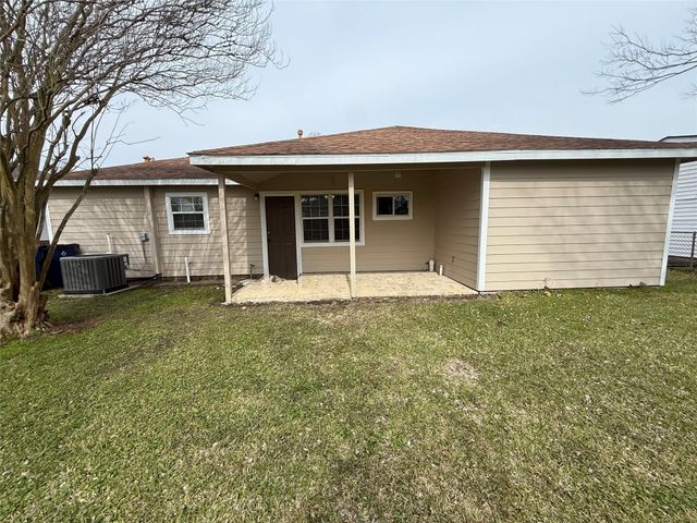 7225 Hummingbird Lane, Texas City, TX 77591