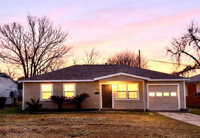 7225 Hummingbird Lane, Texas City, TX 77591