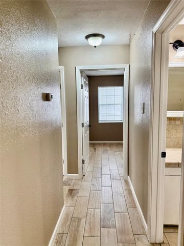 7225 Hummingbird Lane, Texas City, TX 77591