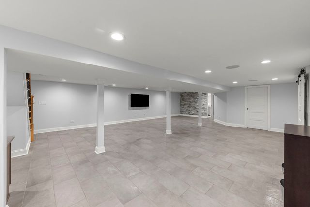 1S705 Westview Avenue, Lombard, IL 60148
