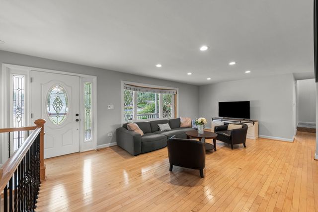 1S705 Westview Avenue, Lombard, IL 60148