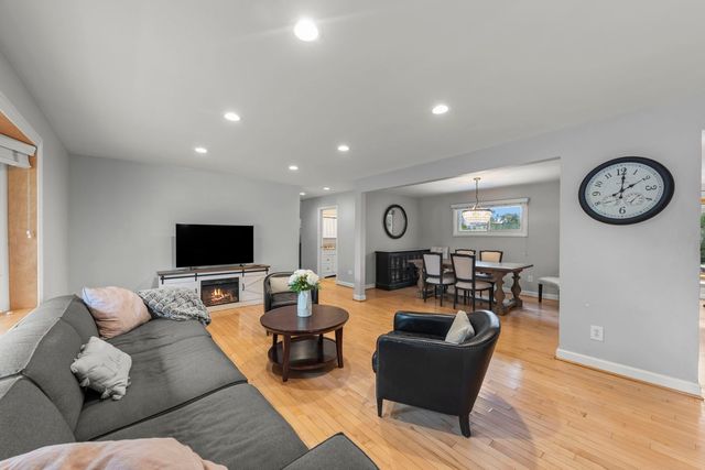 1S705 Westview Avenue, Lombard, IL 60148