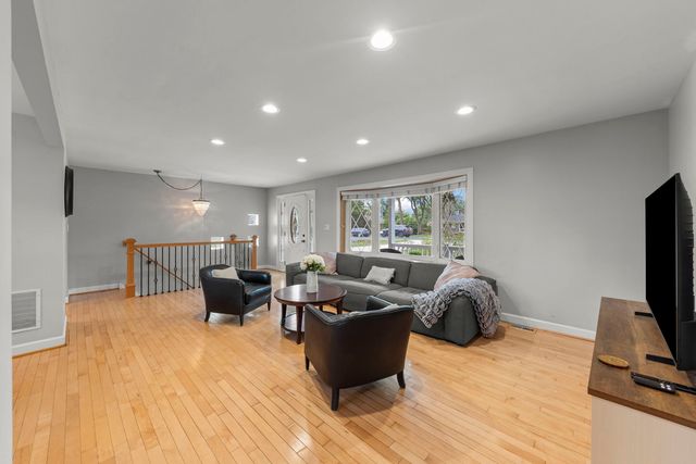 1S705 Westview Avenue, Lombard, IL 60148