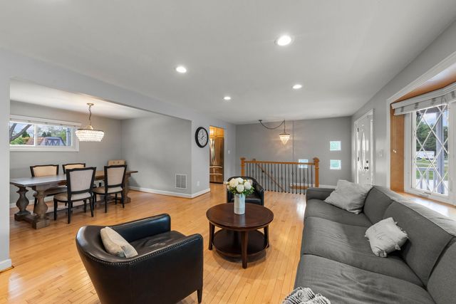 1S705 Westview Avenue, Lombard, IL 60148