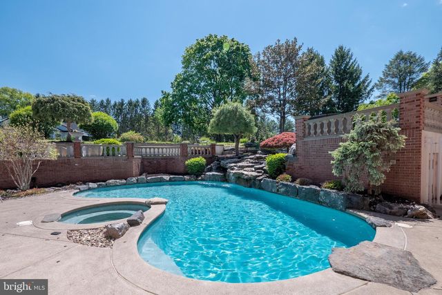 4250 RAYNESSA CT, Easton, PA 18045