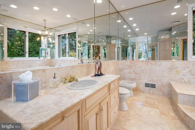 4250 RAYNESSA CT, Easton, PA 18045