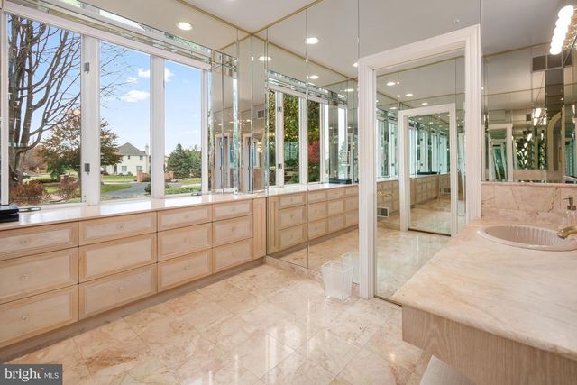 4250 RAYNESSA CT, Easton, PA 18045