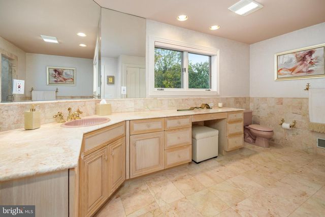 4250 RAYNESSA CT, Easton, PA 18045