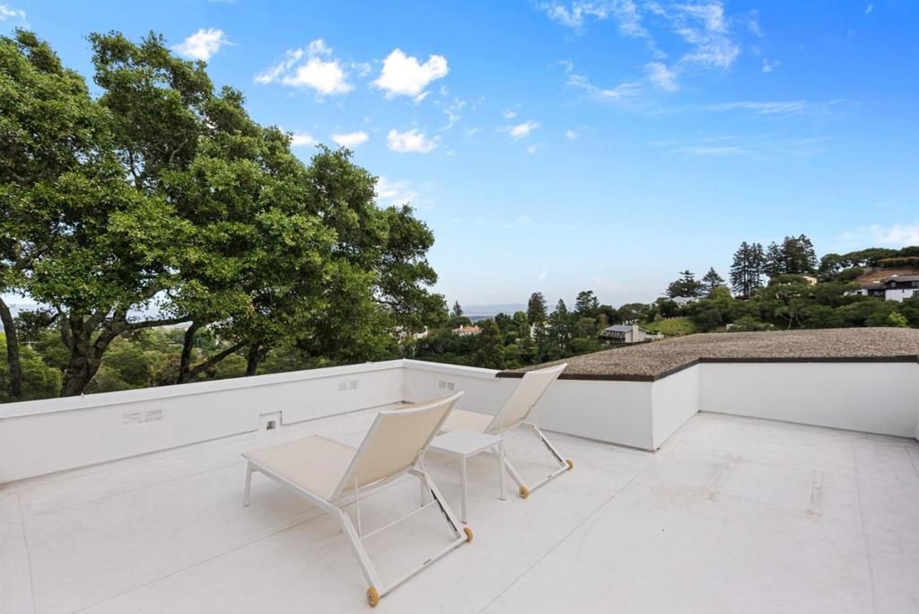 Image 19 of property listing at 1325 Marlborough Road, Hillsborough, CA 94010